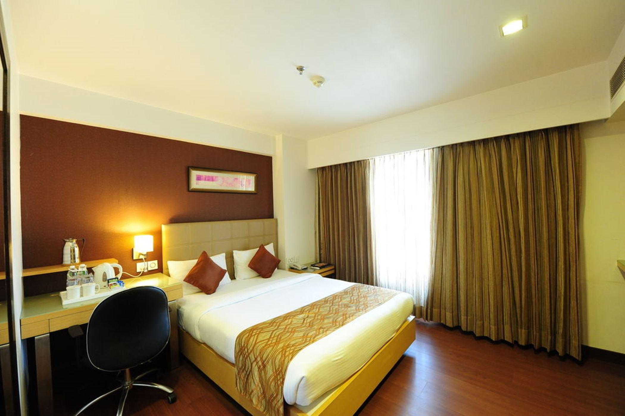 Hotel Suba Star Ahmedabad Exterior foto