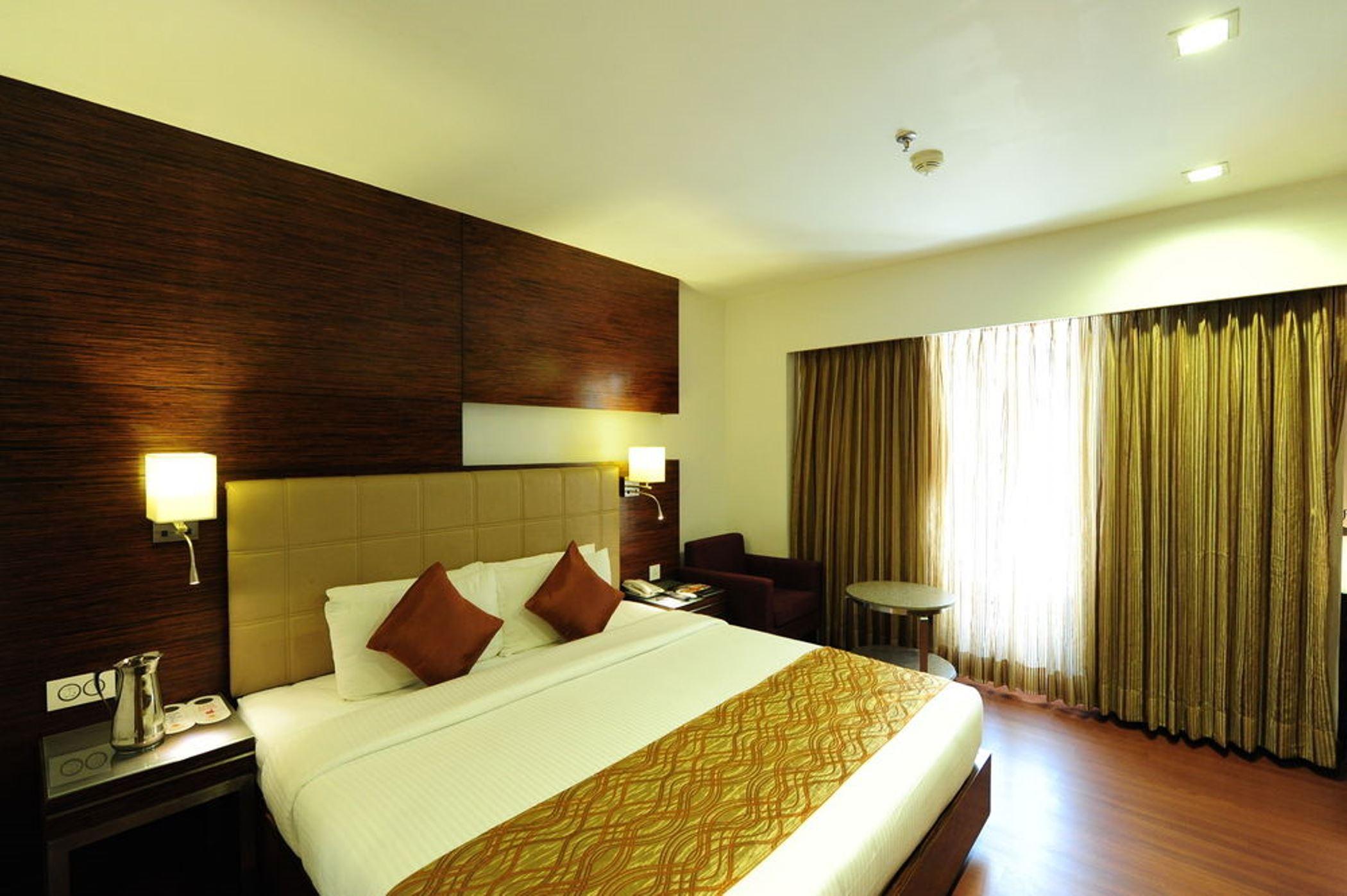 Hotel Suba Star Ahmedabad Exterior foto