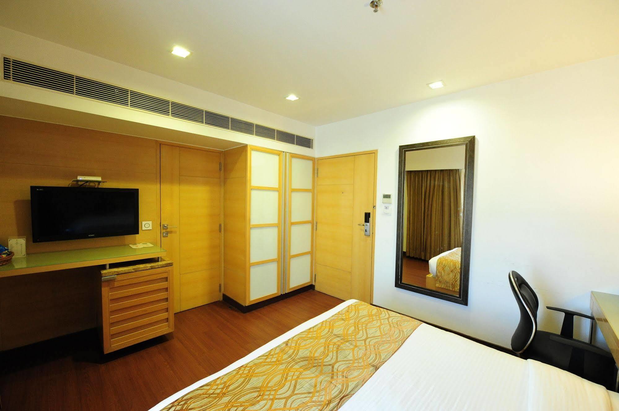 Hotel Suba Star Ahmedabad Exterior foto