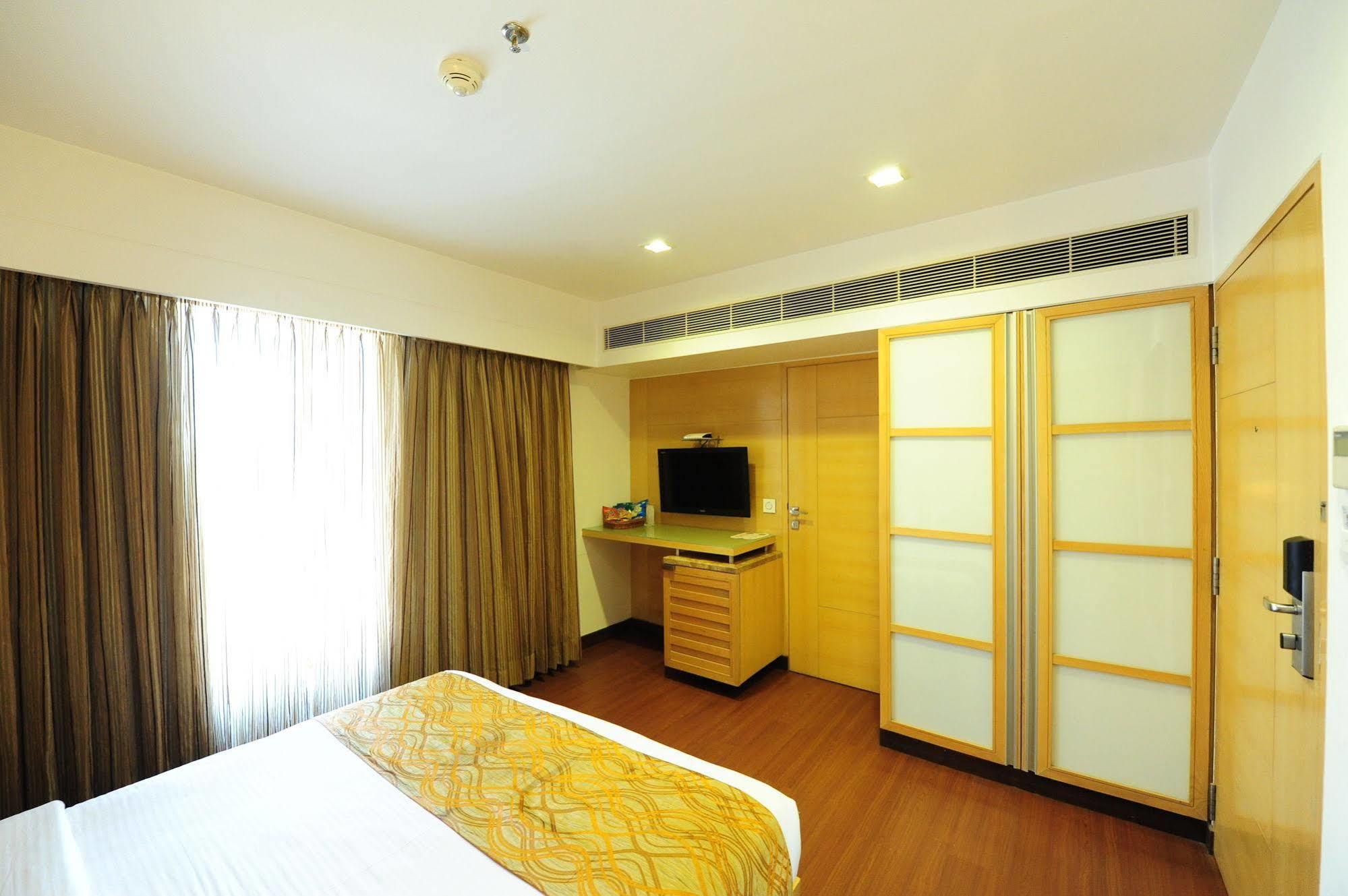 Hotel Suba Star Ahmedabad Exterior foto