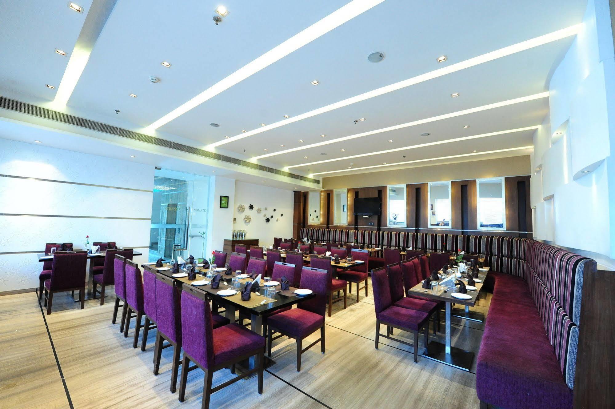 Hotel Suba Star Ahmedabad Exterior foto