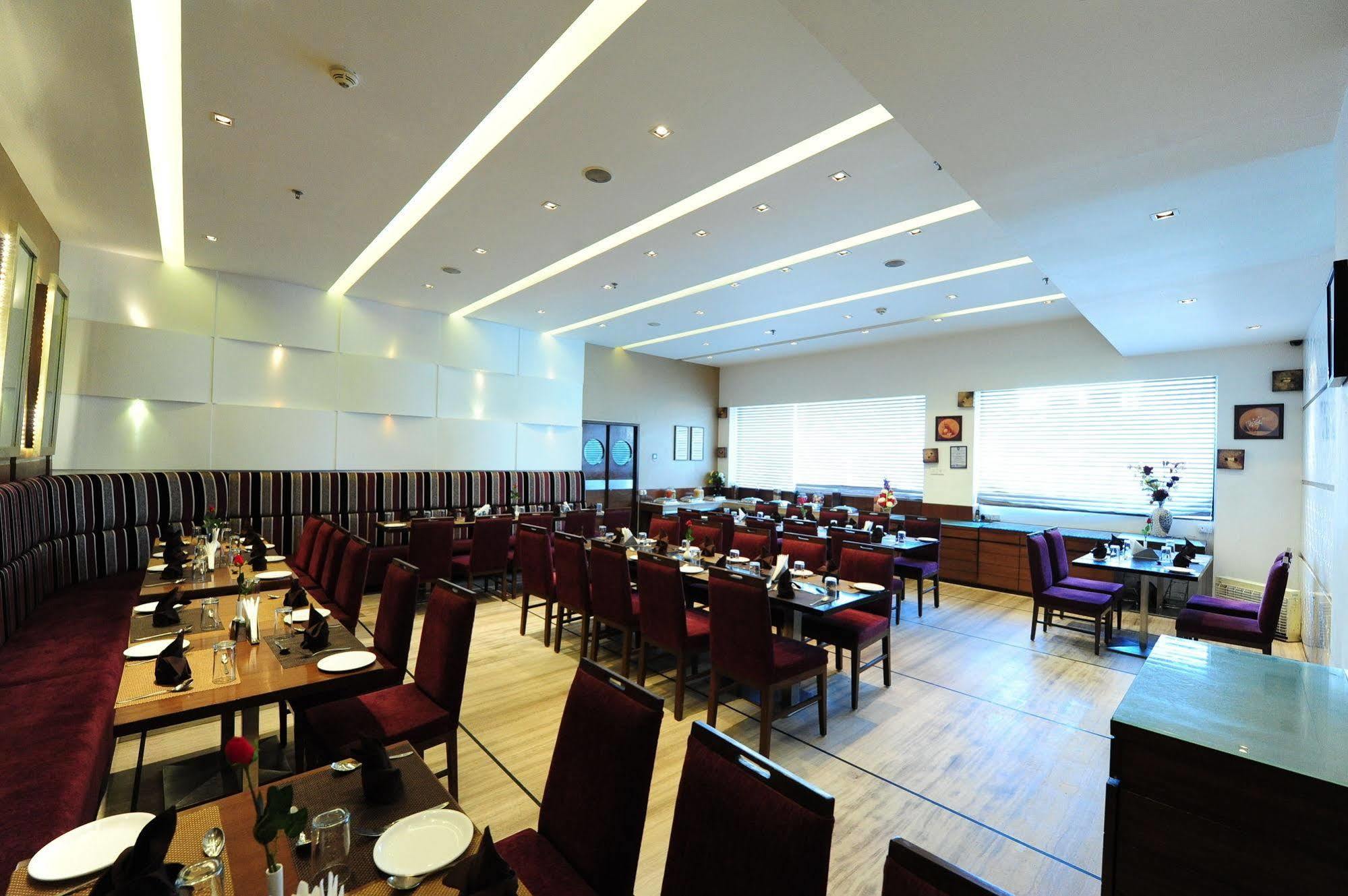 Hotel Suba Star Ahmedabad Exterior foto