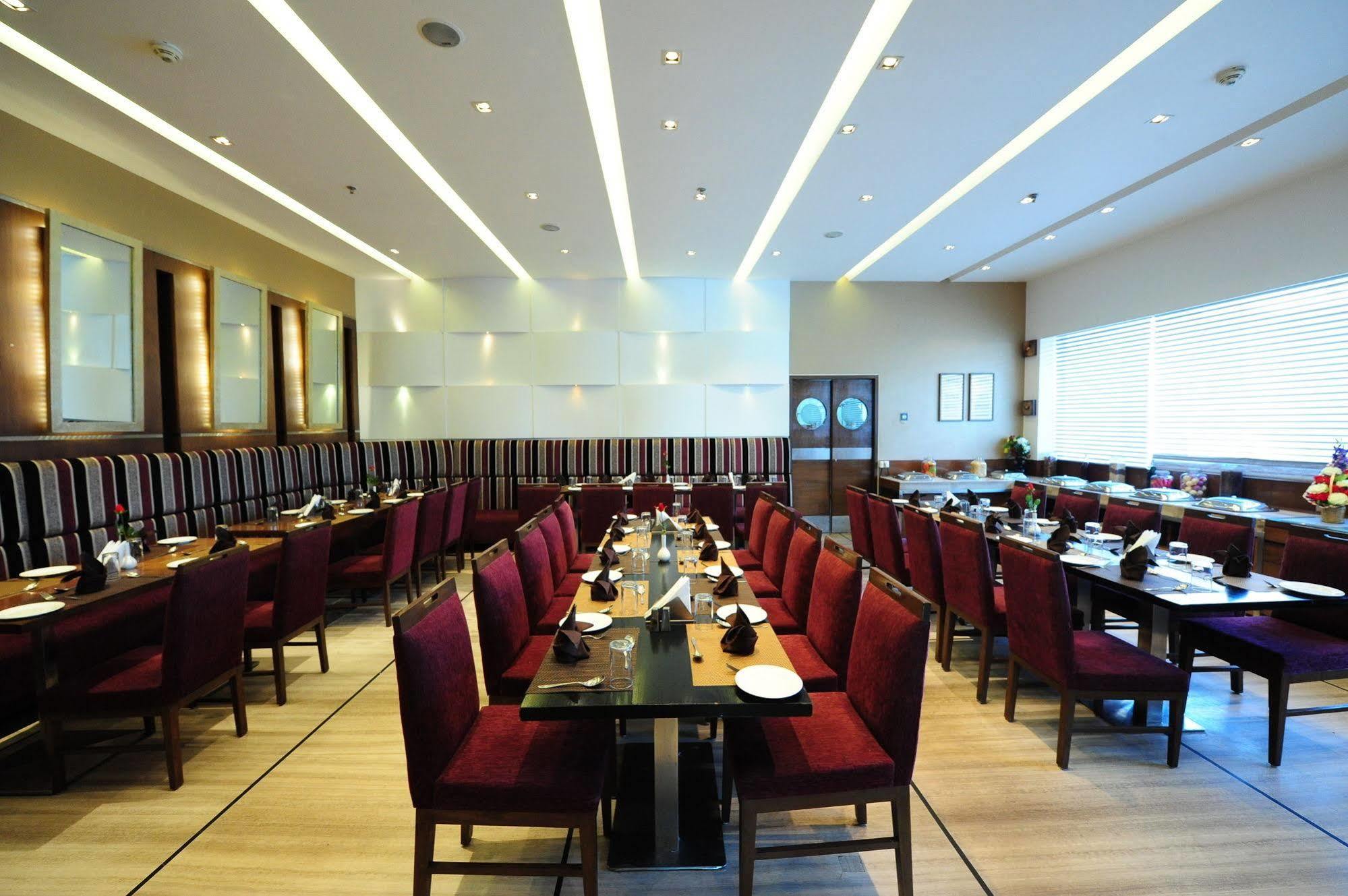 Hotel Suba Star Ahmedabad Exterior foto